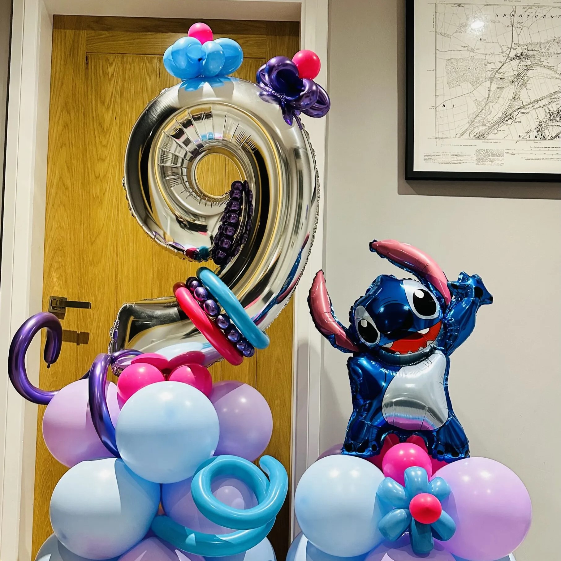 themed-balloon-columns